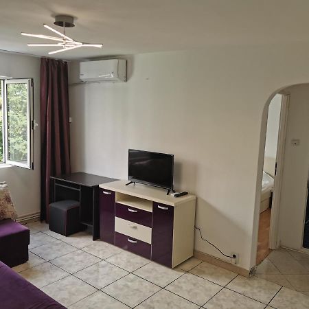 Confortable Cozy Apt Bucharest Bilik gambar